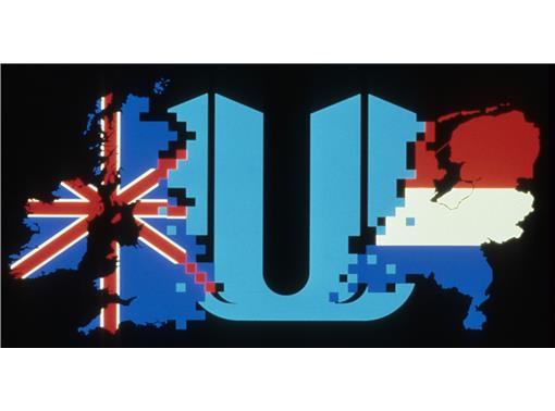 Unilevers logotyp cirka 1985, omgiven av de båda ursprungsländerna Storbritannien och Nederländerna.